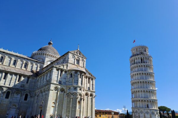 piazza dei miracoli pisa